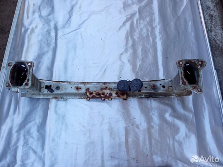 Усилитель переднего бампера Ford Focus 2