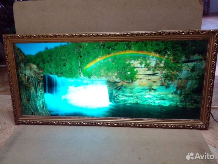 Картина с льющимся водопадом