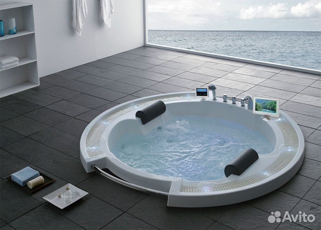 Ванна джакузи с гидромассажем