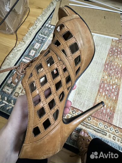 Туфли на каблуке