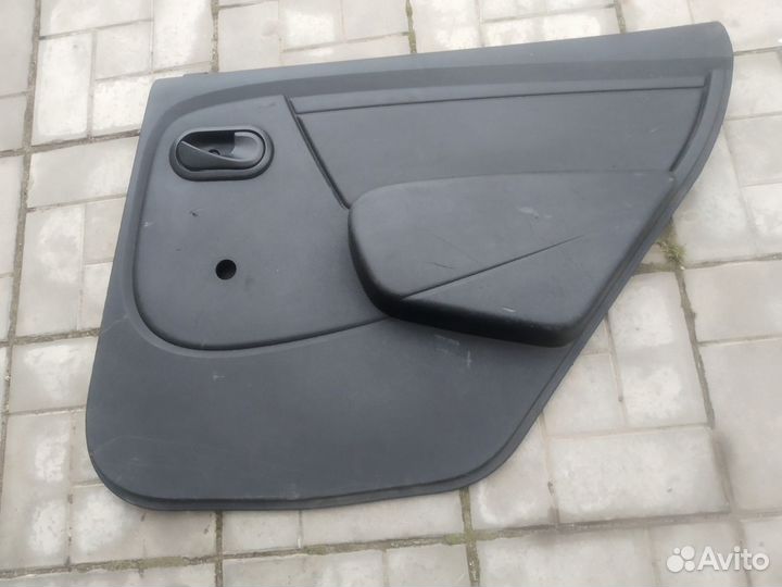 Обшивка двери задняя правая Renault Logan седан