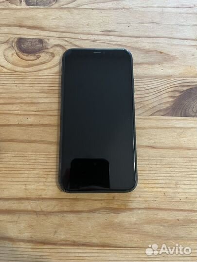 Телефон iPhone 11 64 GB