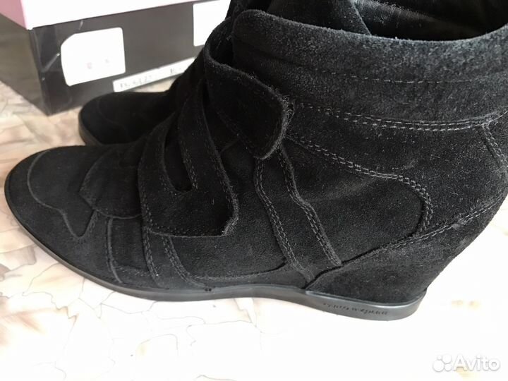 Ботинки Р-Р 39-40. Замшевые. Carlo Pazolini