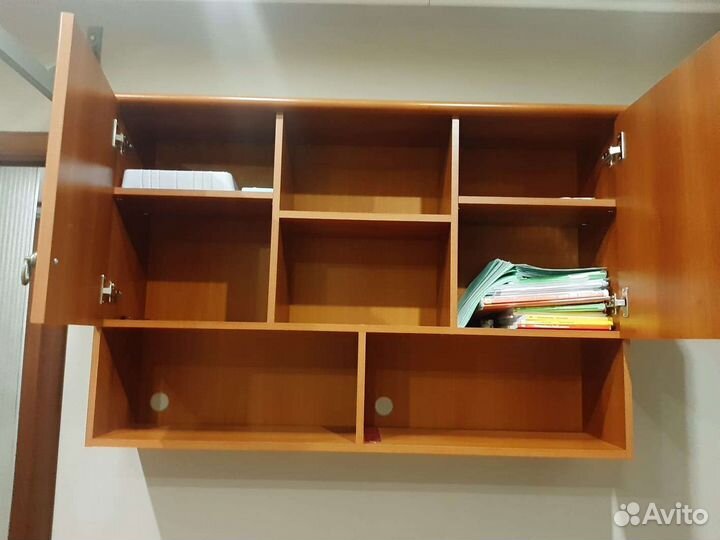 Полка настенная и стол письменный