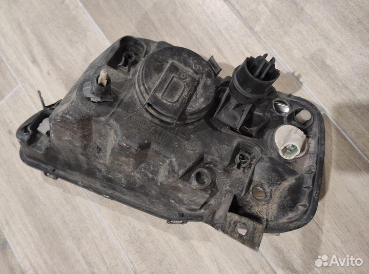 Фара правая Renault Logan 2008