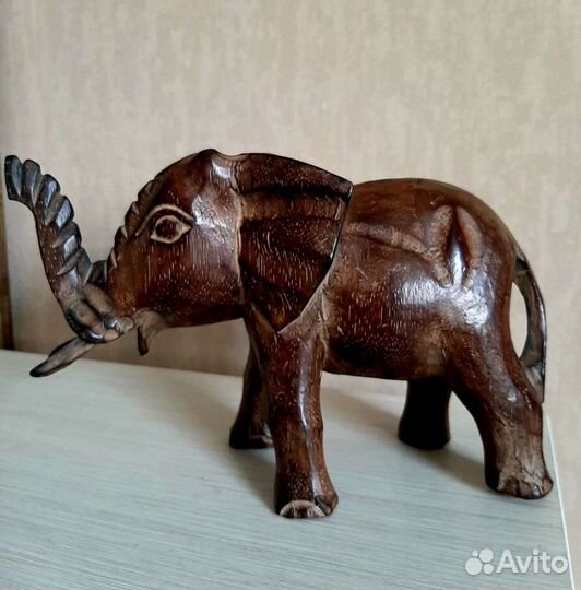 Статуэтка слон из дерева