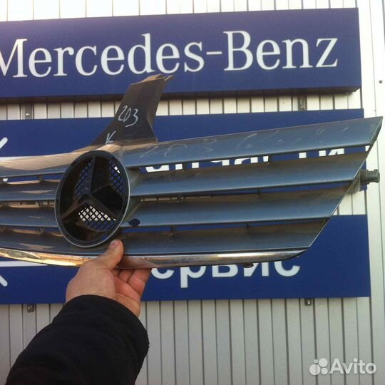 Решетка радиатора mercedes-benz C W203