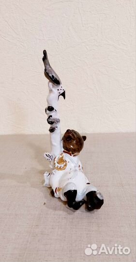 Статуэтка медведь на воеводстве, фарфор СССР 1967г