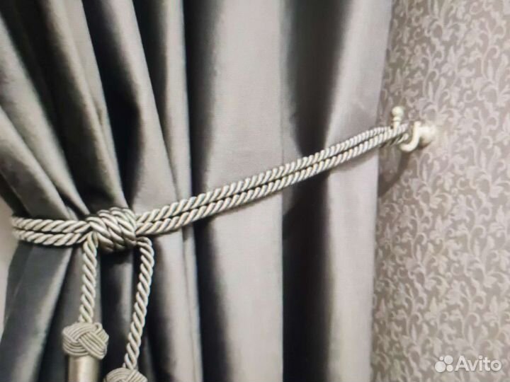 Крючки для подхватов штор