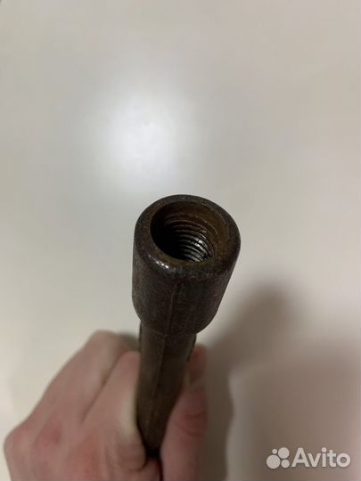 Буксировочный крюк