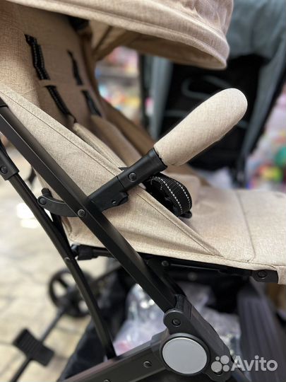 Прогулочная коляска новая