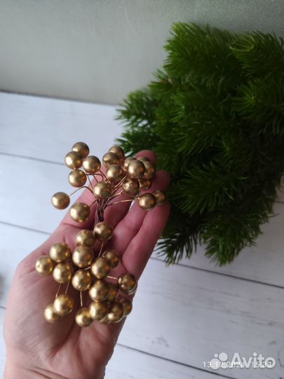 Ягодки, новогодний декор