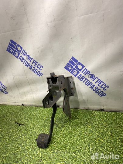 Педаль газа Nissan Tiida хэтчбек 1.6 HR16DE 2007