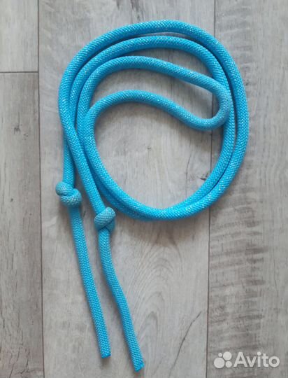 Гимнастическая скакалка