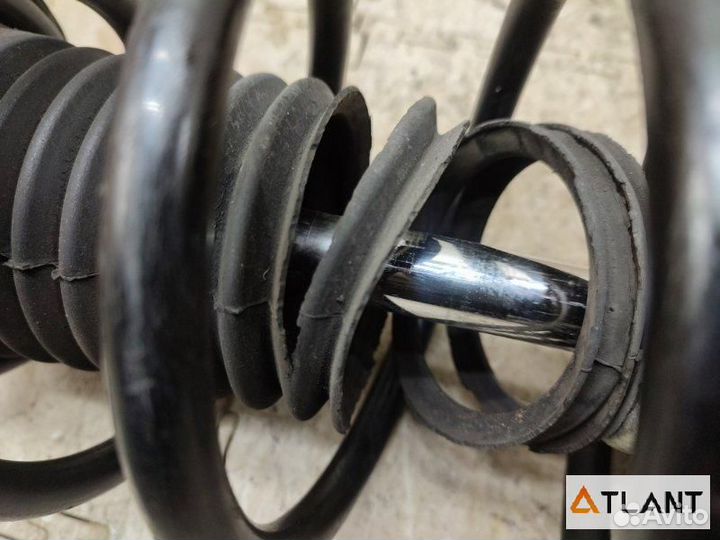 Стойка передняя правая toyota ractis