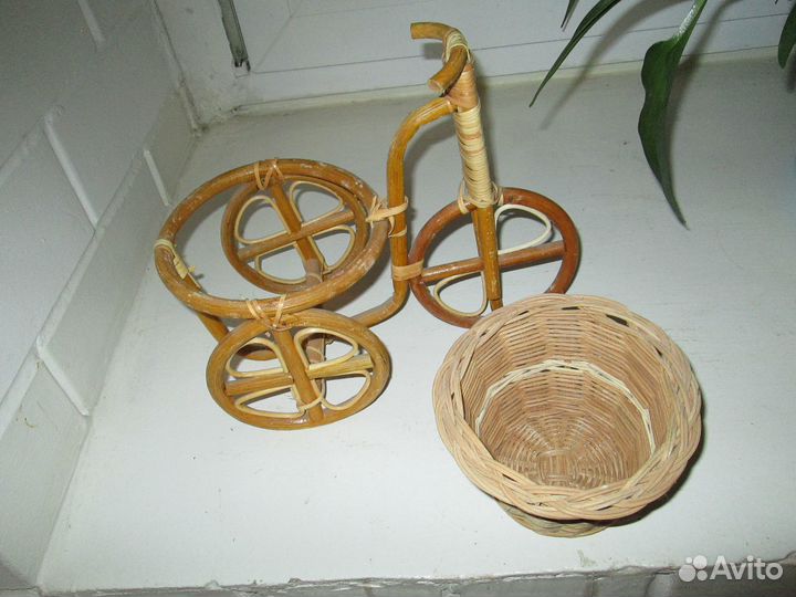 Подставка для цветов из ротанга