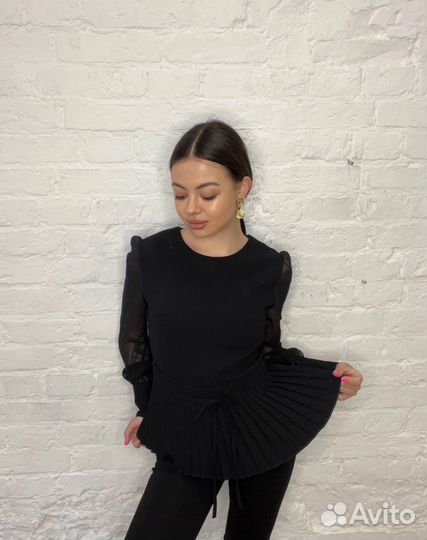 Блузка черная с прозрачными сетчатыми рукавами s