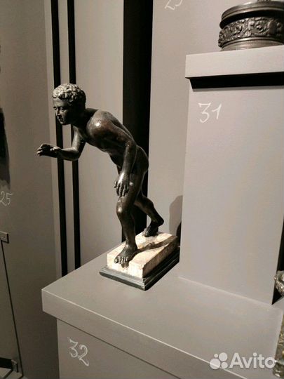 Бегуны из музея. итальянская старая бронза