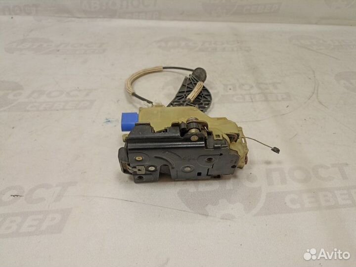 Замок двери задний левый Volkswagen Touareg 7L