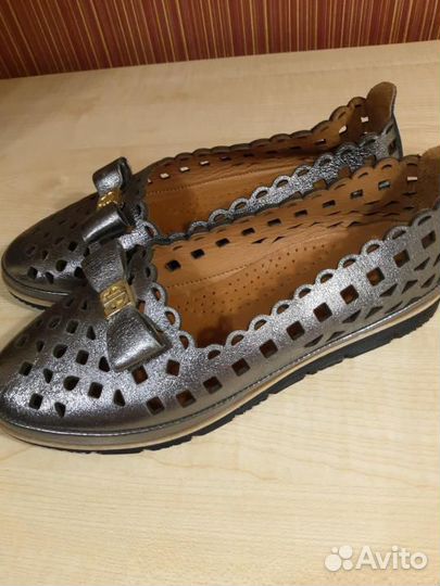 Женские кожаные туфли