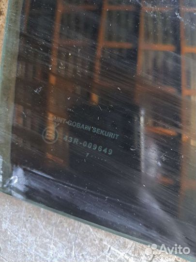 Стекло двери задний Mazda 3