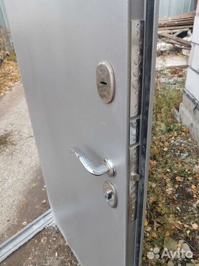 Дверь входная металлическая
