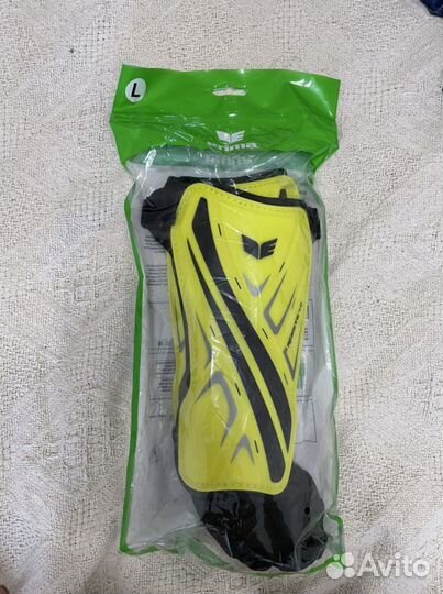 Футбольные щитки