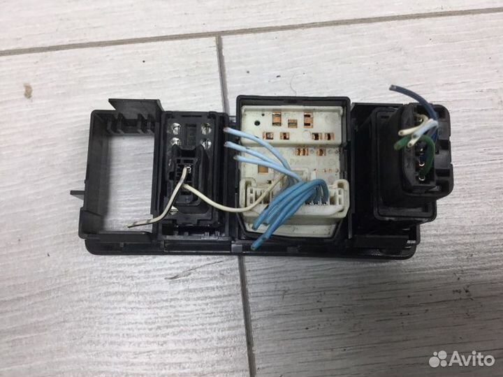 Кнопка управления зеркалами Toyota Corolla хэтчбек