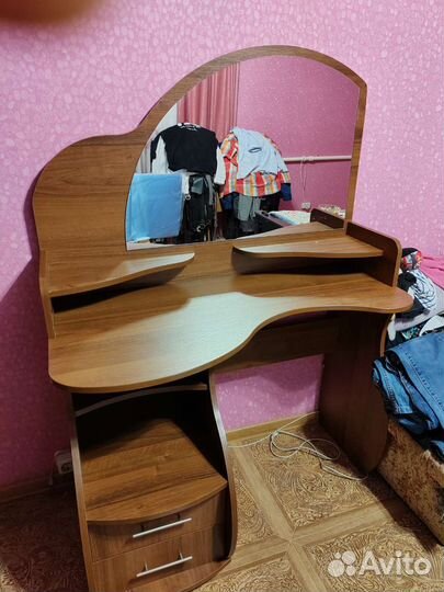 Туалетный столик с зеркалом бу