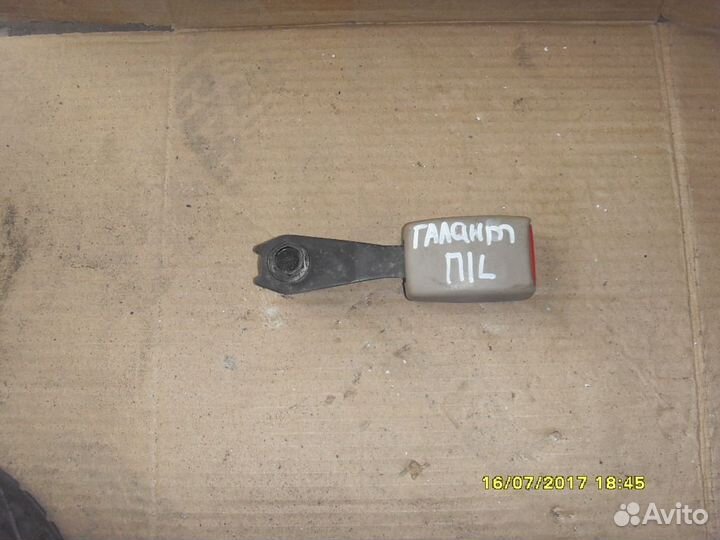 Ответная часть ремня безопасности Мицубиси Галант