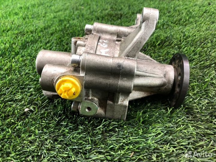 Насос гидроусилителя руля Bmw 6 E63 N62B44 2004