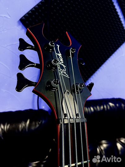 B. C. Rich Warlock Активный пятиструнный бас