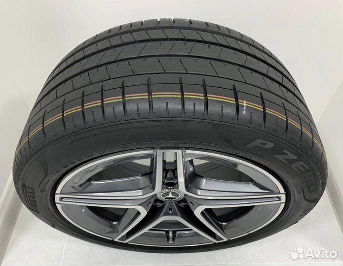 Pirelli P Zero PZ4 275/45 R21 и 315/40 R21 111Y