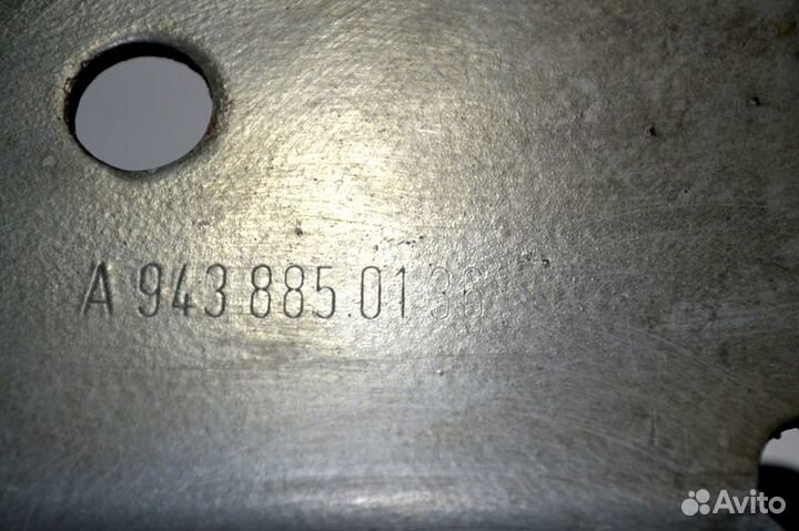 Кронштейн переднего бампера, правый mercedes-benz