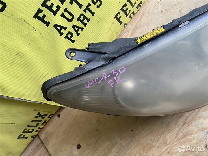 Фара правая Toyota Estima (MCR30) 2000-2005