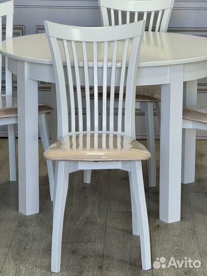 Кухонный стол и стулья