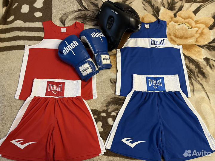 Боксерские перчатки, боксерский шлем, экипировка