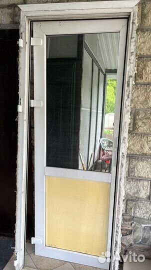 Дверь пластиковая, входная