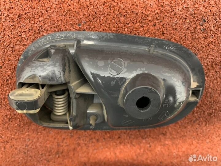 Ручка двери внутренняя правая Renault Logan 2 L8