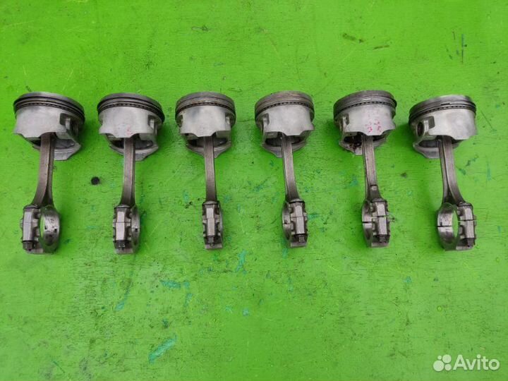 Поршень с шатуном Mitsubishi Galant E5 1993-1997