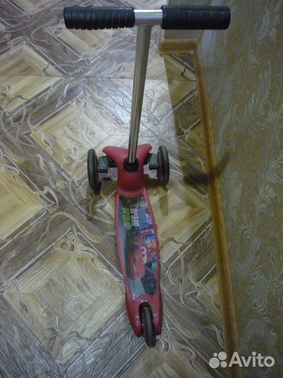 Детский трёхколёсный самокат