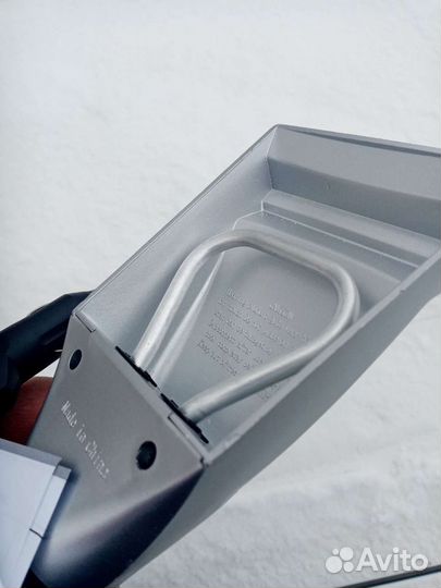 Скребок с подогревом и подсветкой 12в