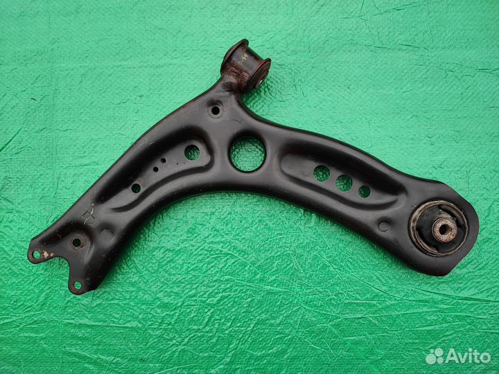 Рычаг передний левый 5Q0407151L Шкода Октавия А7