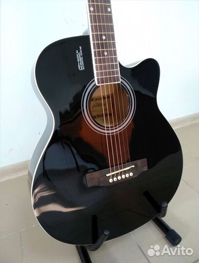Акустическая гитара полноразмерная