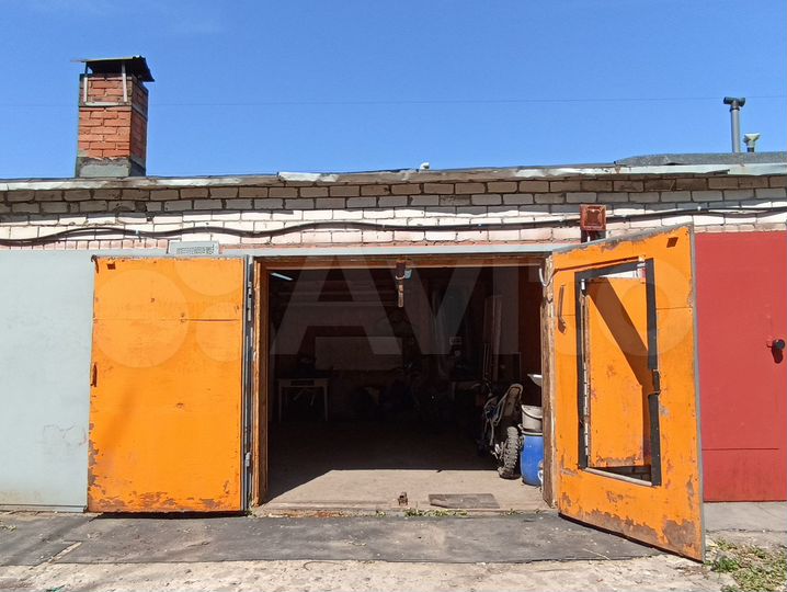 Гараж, > 30 м²