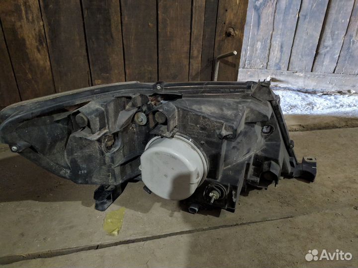 Фара на Nissan Serena 2007 (C25)