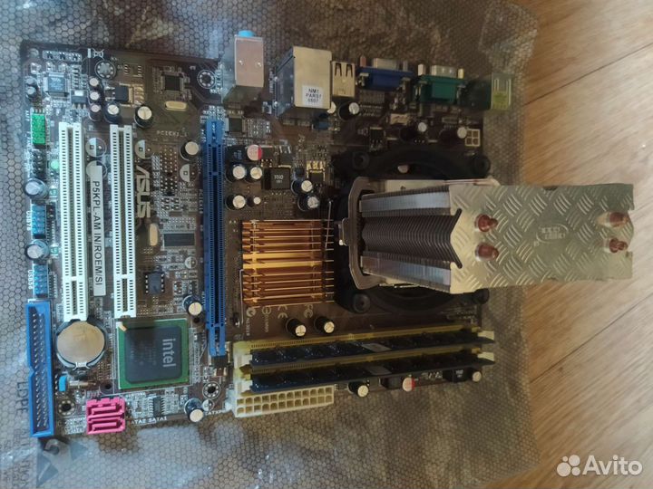 Материнская плата с процессором и памятью