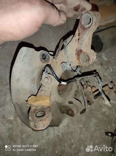 Кулак поворотный левый правый Citroen C-Crosser