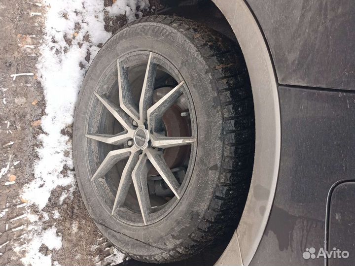 Bridgestone Blizzak Spike-02 235/55 R18