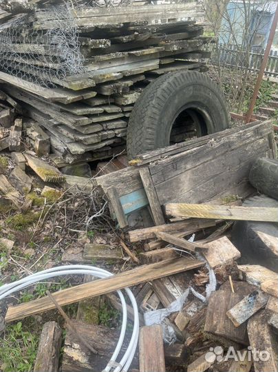 Деревянные доски на дрова